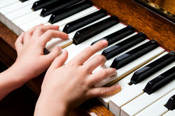 Al solstizio un pianoforte suona