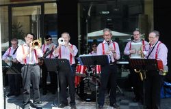 La Bourbon Street Dixie Band in concerto Mi va di cantare